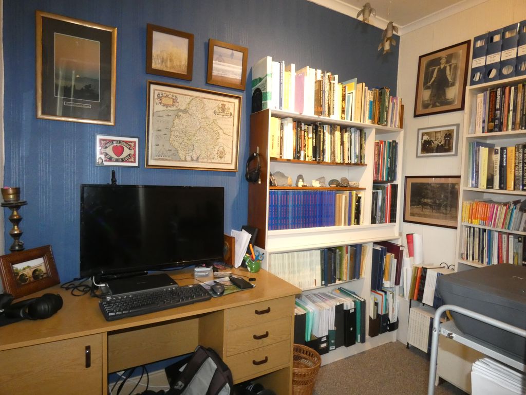 Study/Dressing Room- click for photo gallery